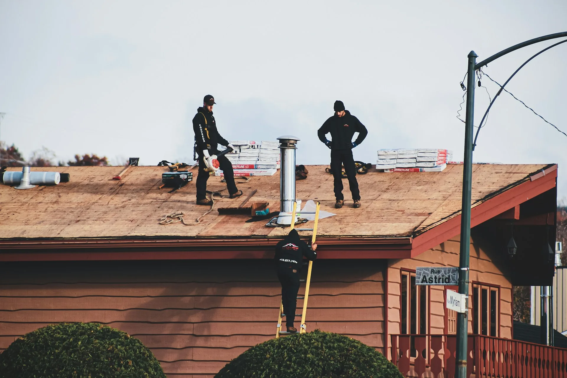 Pre-Storm Prep: 4 Ways a Vancouver WA Roofing Contractor Stops Winter Leaks Before They Start